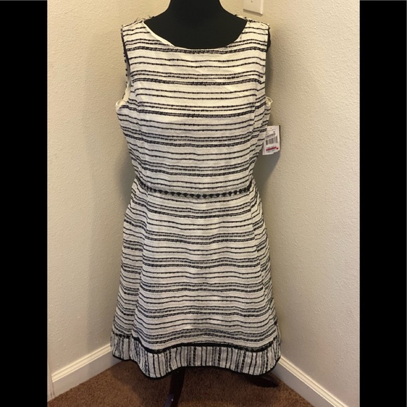 Taylor Textured-Stripe Fit Flare Dress Black Ivory White Sleeveless 16 NEW $128 - Picture 2 of 8